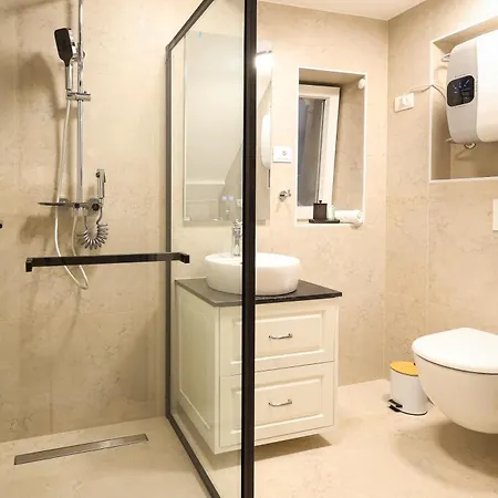 Daire Rovinis Old Town